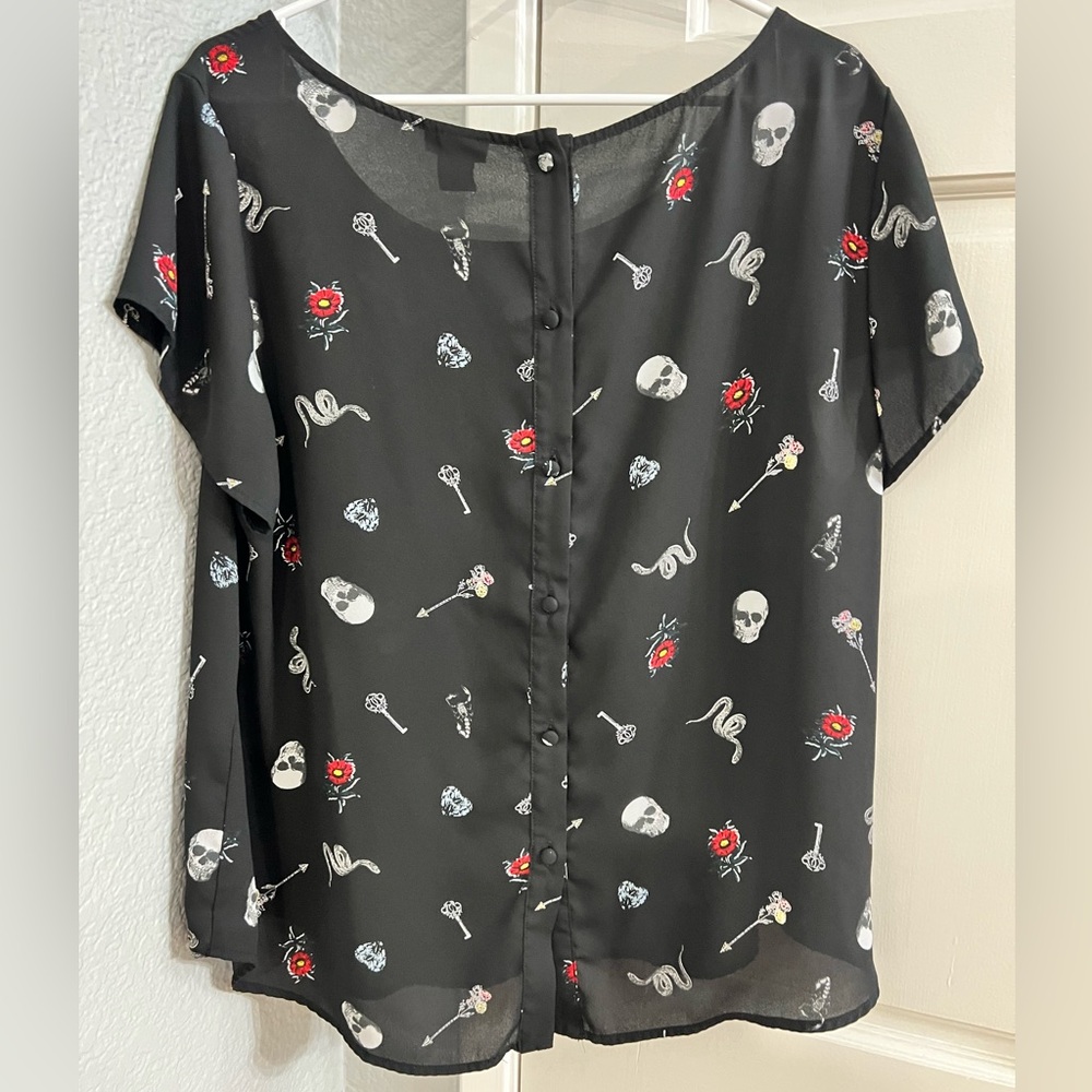 Torrid Patterned Button-Back Blouse - image 5